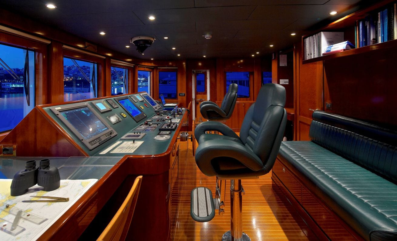 o_ceanos superyacht charter bridge_valef -  Valef Yachts Chartering - 5554