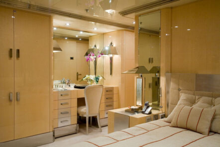 Sunday Megayacht Charter - Valef Yachts