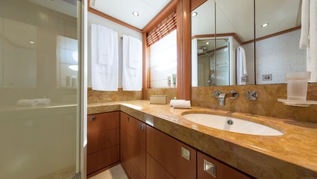 l_equinox baths (1)_valef -  Valef Yachts Chartering - 5512