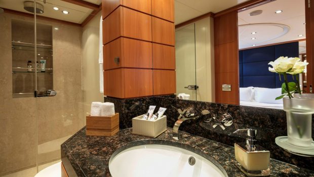 l_equinox baths (2)_valef -  Valef Yachts Chartering - 5511