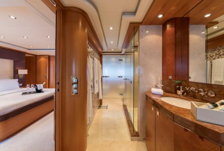 l_equinox master bath_valef -  Valef Yachts Chartering - 5499