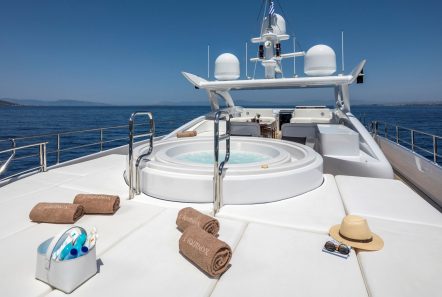 l_equinox sun deck jacuzzi (3)_valef -  Valef Yachts Chartering - 5485
