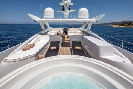 l_equinox sun deck jacuzzi (6)_valef -  Valef Yachts Chartering - 5482