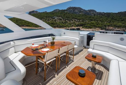 l_equinox sun deck jacuzzi (8)_valef -  Valef Yachts Chartering - 5480