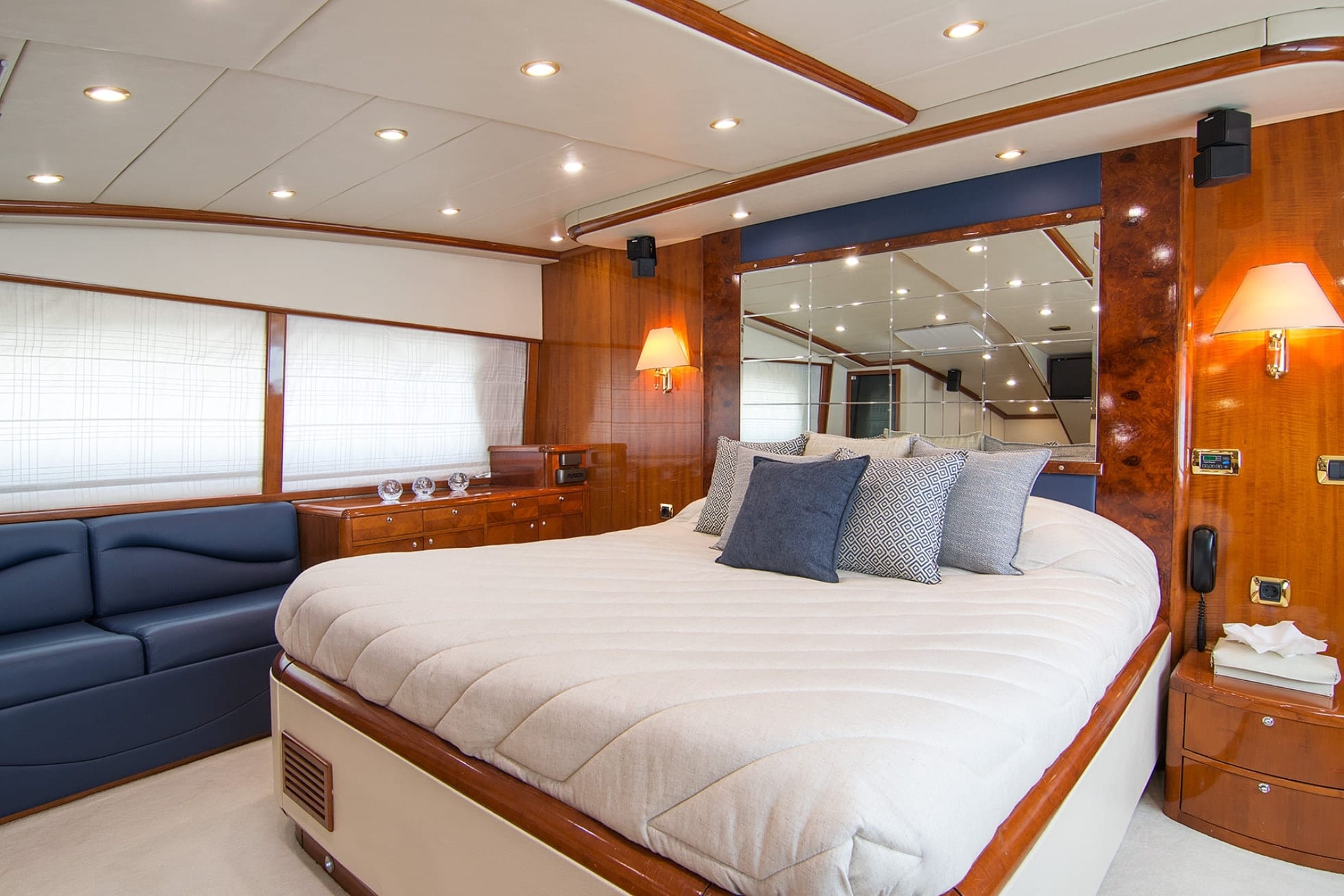 dream b motor yacht master stateroom min -  Valef Yachts Chartering - 4766