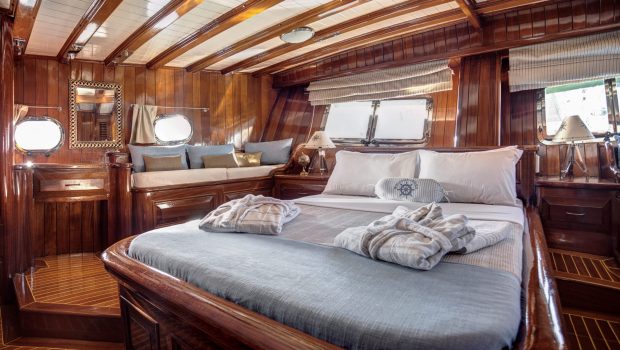 entre cielos gullet master cabin plato (1) min -  Valef Yachts Chartering - 3828