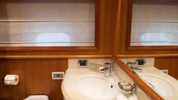 freedom motor yacht bathroom (1) -  Valef Yachts Chartering - 0577