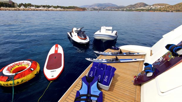 iris azimut motor yacht swim platform (2) -  Valef Yachts Chartering - 4487