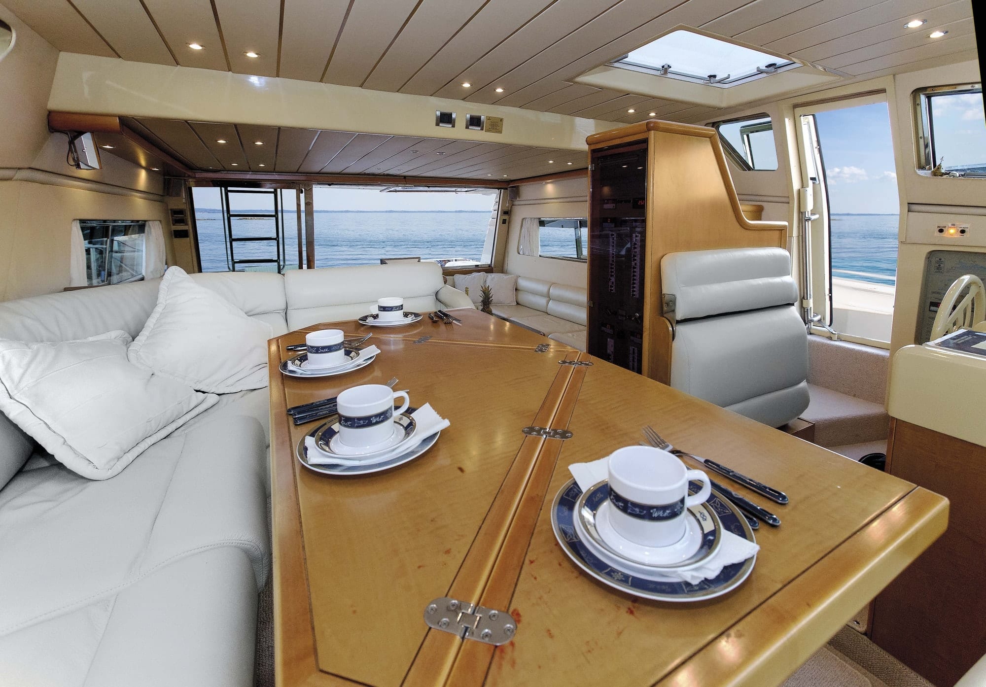 isadora ferretti motor yacht salon (1) min -  Valef Yachts Chartering - 5268