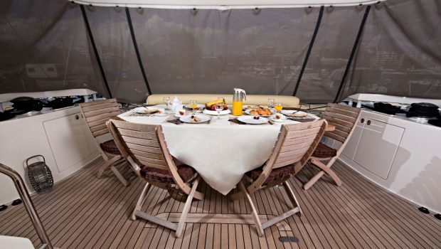 july motor yacht aft deck_valef -  Valef Yachts Chartering - 4929