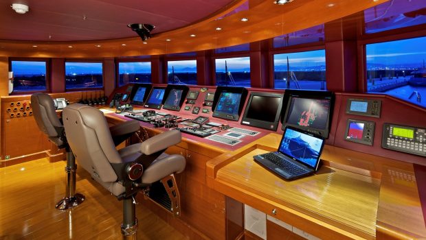 mia rama mega yacht bridge min -  Valef Yachts Chartering - 3972