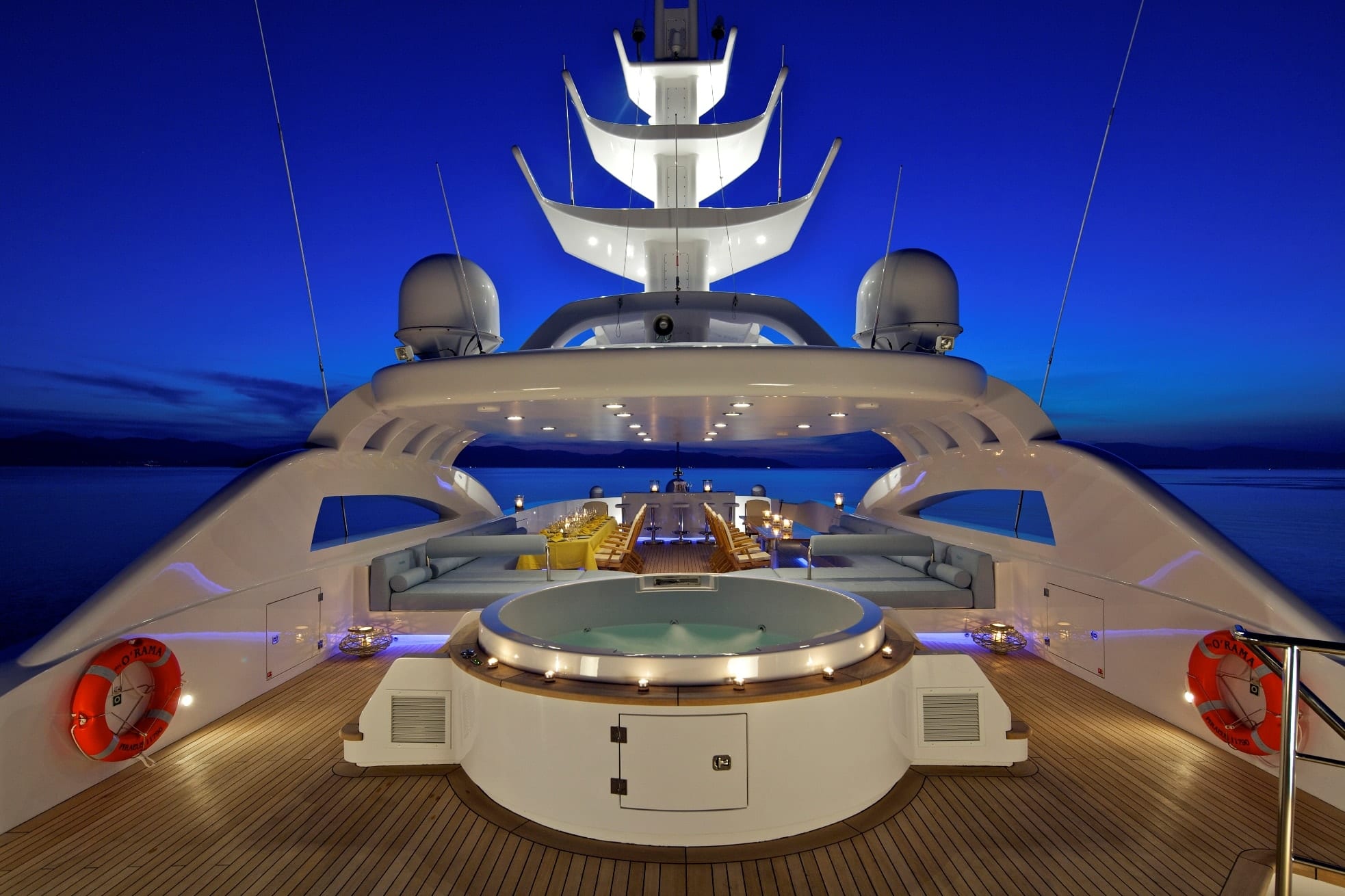 mia rama mega yacht jacuzzi (2) min -  Valef Yachts Chartering - 3966