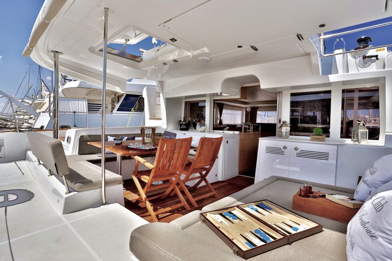 new horizons catamaran aft deck_valef -  Valef Yachts Chartering - 5075