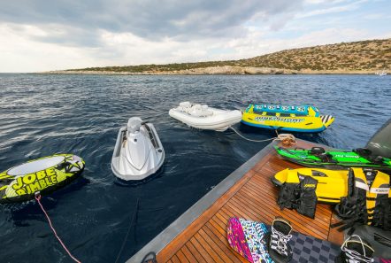 summer dreams motor yacht swim platform min -  Valef Yachts Chartering - 4721