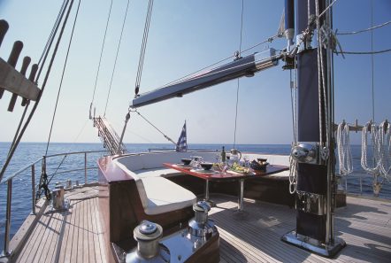 almyra motor salier table fore min -  Valef Yachts Chartering - 3224