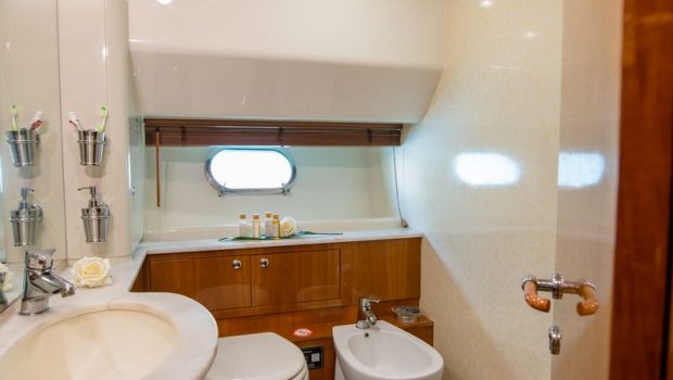 ananas motor yacht bathroom -  Valef Yachts Chartering - 2565