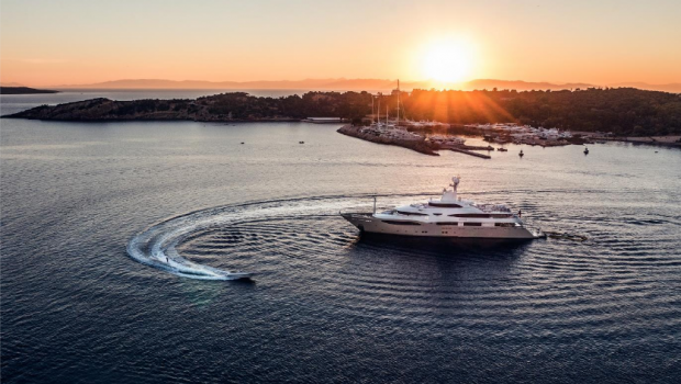 light holic megayacht ambiant (2) -  Valef Yachts Chartering - 3159