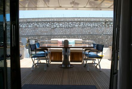 monte carlo falcon motor yacht salon to aft min -  Valef Yachts Chartering - 3127