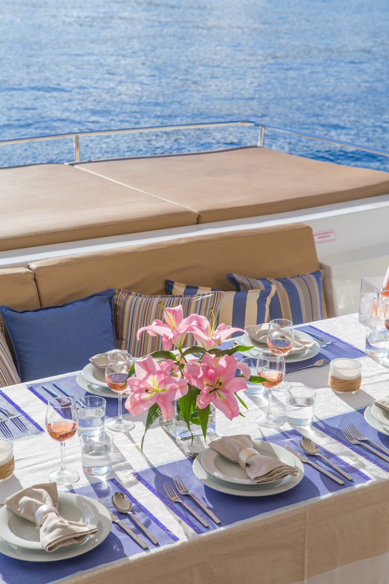 highjinks ii catamaran aft dining (2) min -  Valef Yachts Chartering - 2387