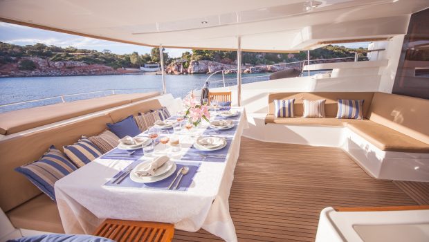 highjinks ii catamaran aft dining (4) min -  Valef Yachts Chartering - 2385