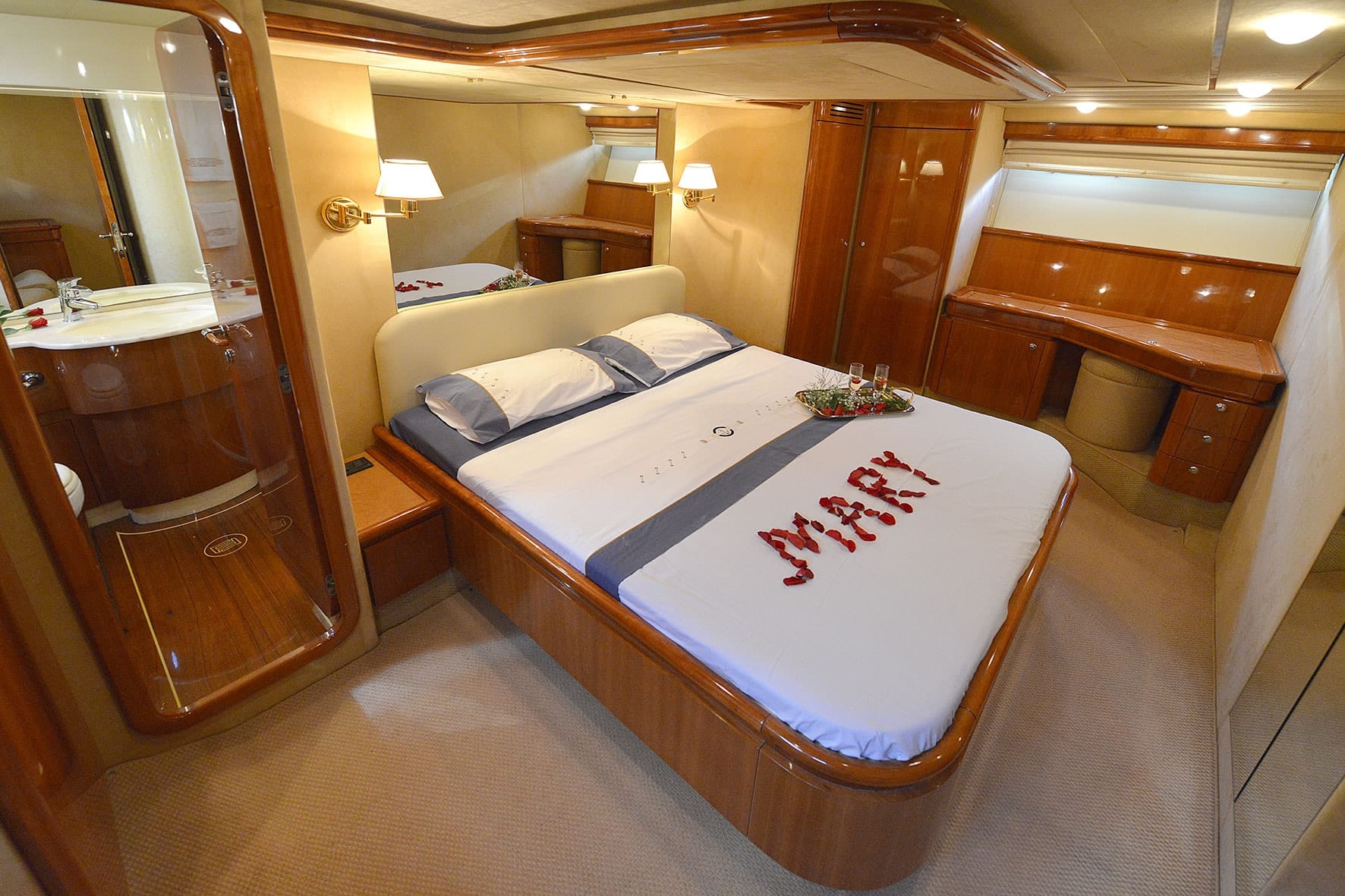 mary motor yacht master cabin (2) min -  Valef Yachts Chartering - 1473