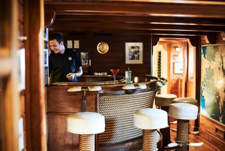 christina o megayacht aris bar 2 -  Valef Yachts Chartering - 1192