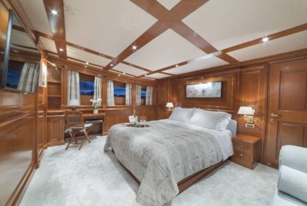 aquila motor yacht master cabin1 min -  Valef Yachts Chartering - 1009