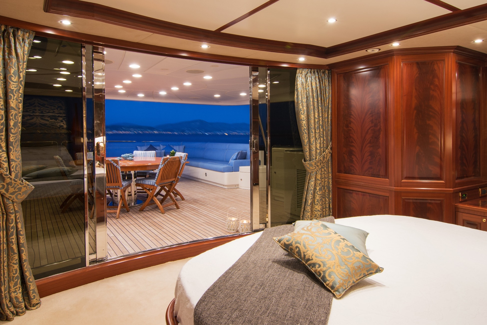 plan b motor yacht vip stateroom (3) min -  Valef Yachts Chartering - 0704