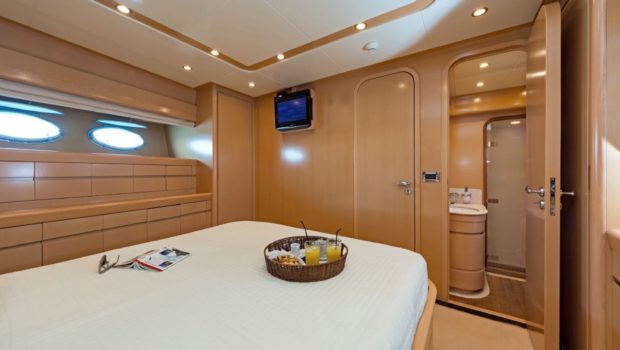 lettouli iii motor yacht master cabin (1) min -  Valef Yachts Chartering - 0364