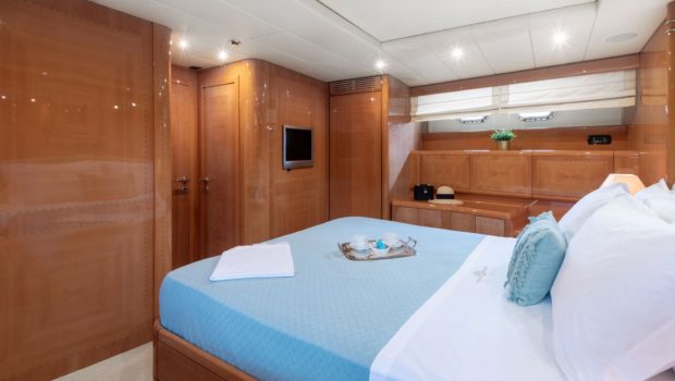turn on motor yacht master suite (4) -  Valef Yachts Chartering - 0207