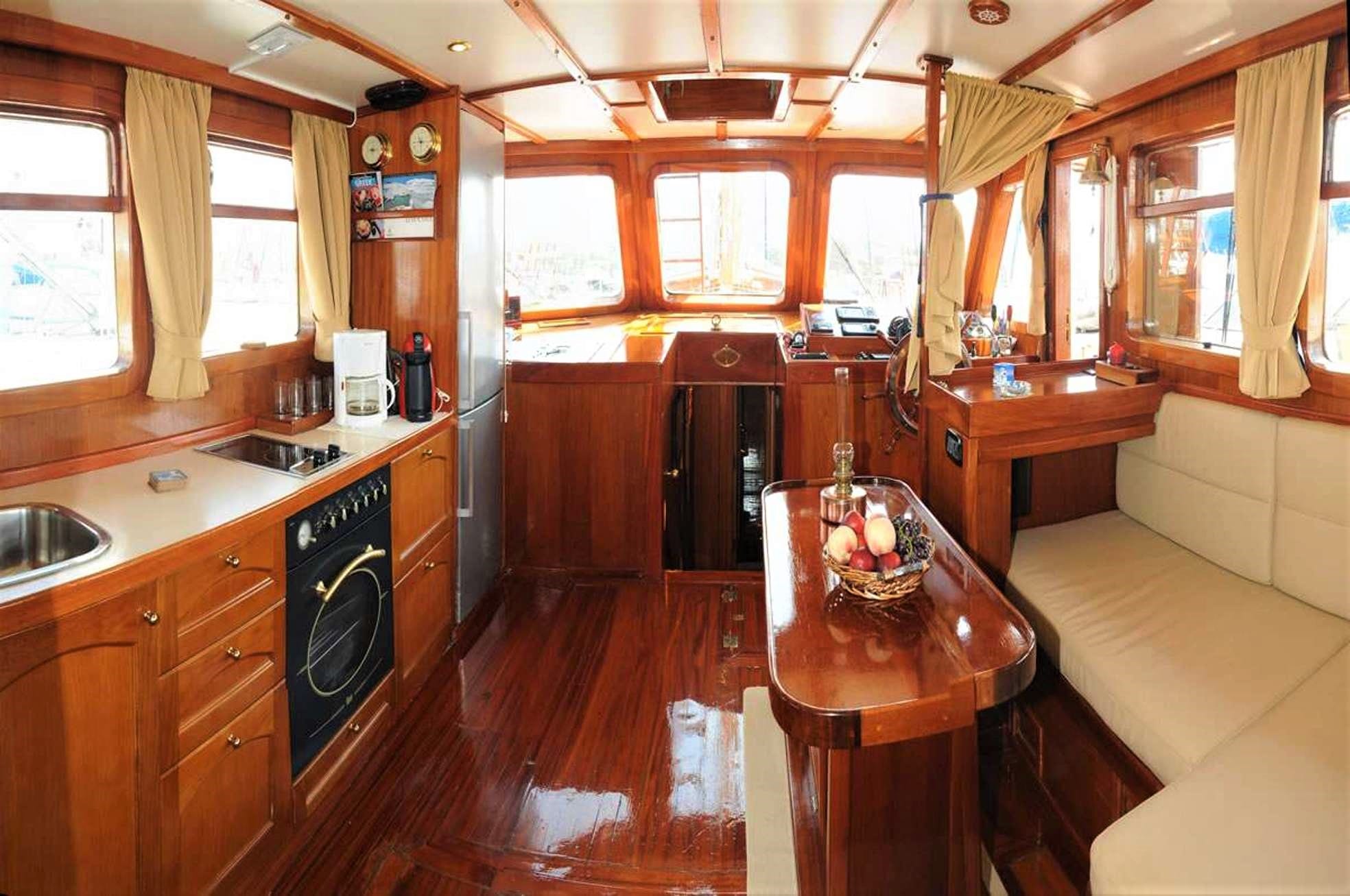 aegeas motor sailer salon (2) -  Valef Yachts Chartering - 0095