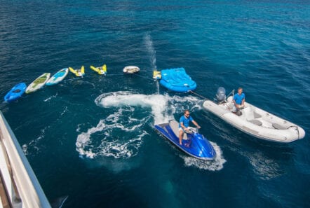Suncoco-motor-yacht-seatoys-min