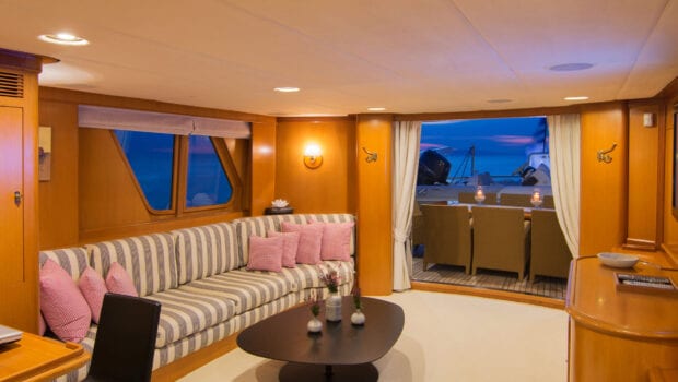 Suncoco-motor-yacht-upper-salon