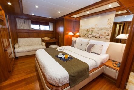 alfea-motor-yacht-master-cabin (1)-min