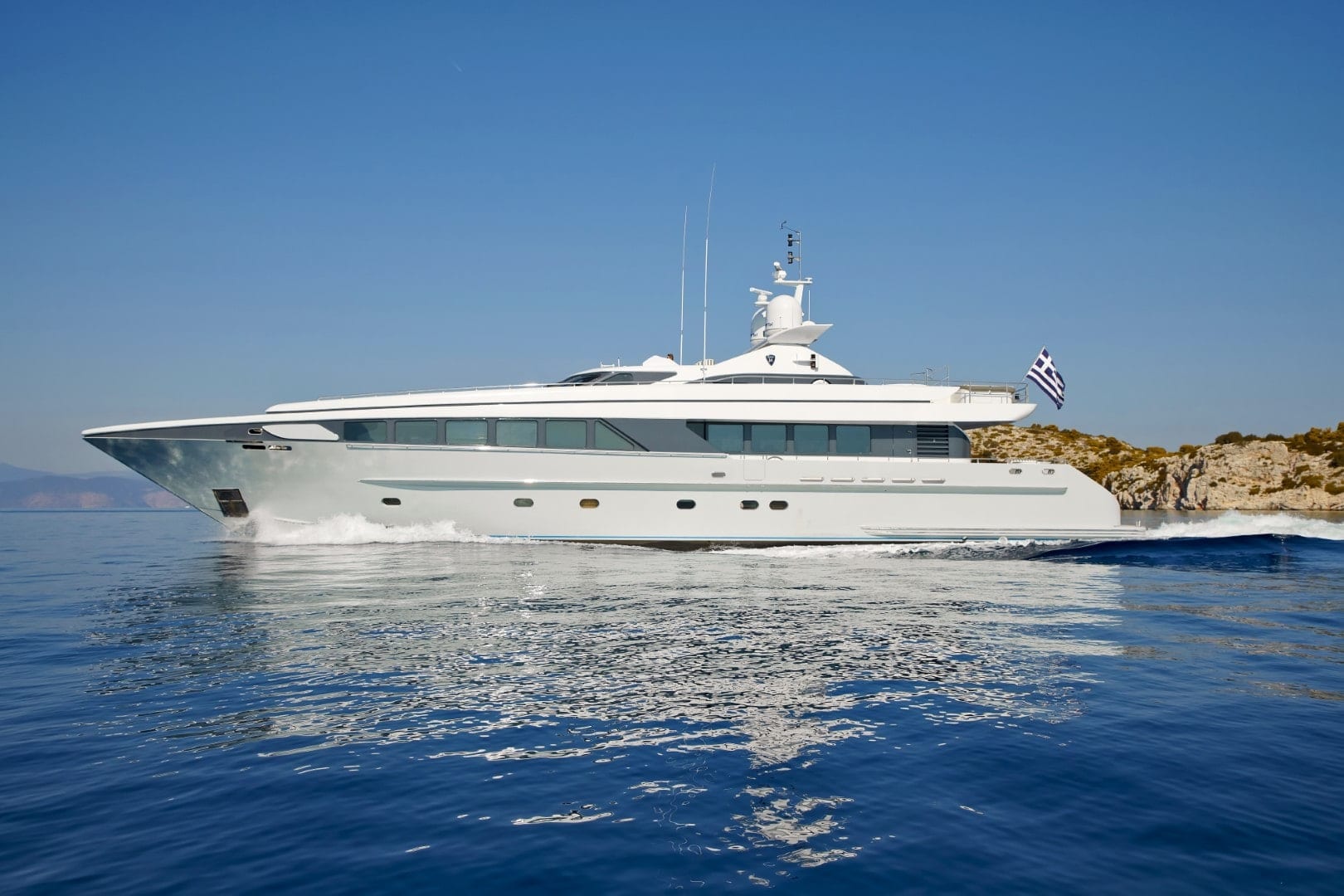 alma-motor-yacht-profile (5)-min