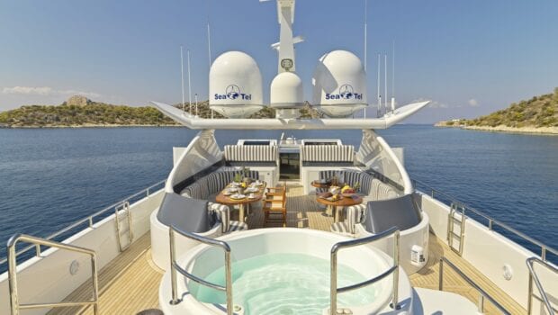 alma-motor-yacht-upper-deck (3)-min