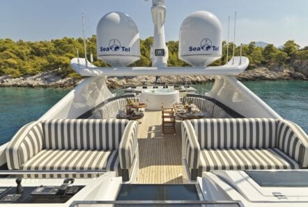 alma-motor-yacht-upper-deck (5)-min
