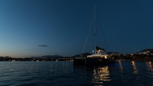 nomad-catamaran-evenings-on-board (5)