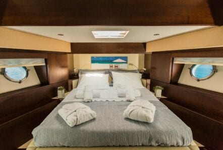 ulisse-motor-yacht-vip-cabin (2)-min