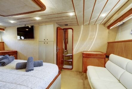 alsium-motor-yacht-master-cabin (1)