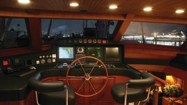 gitana-super-yacht-cockpit