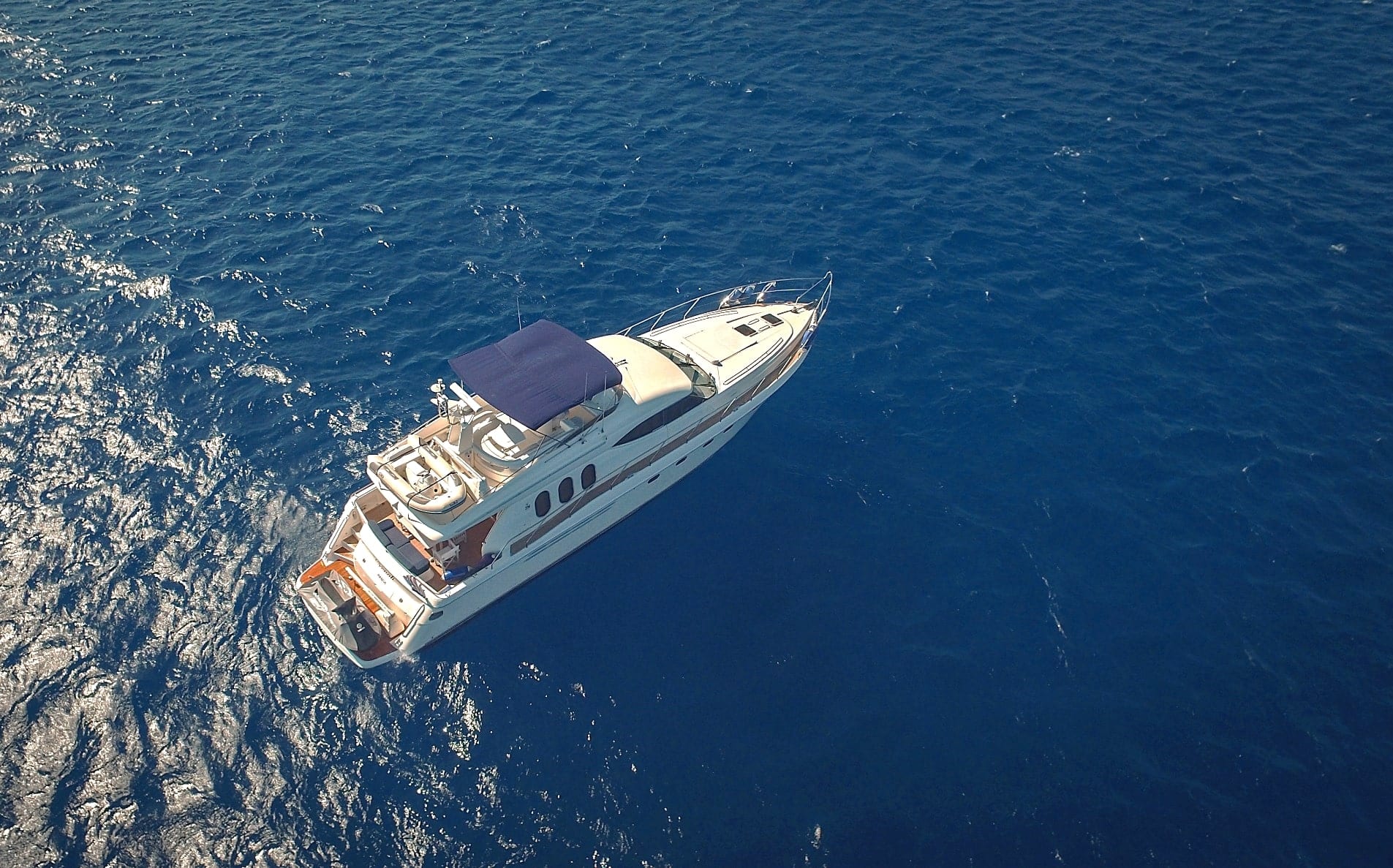 aerial of yacht Venali