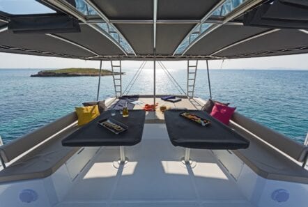 babalu catamaran dining tables - Valef Yachts Chartering