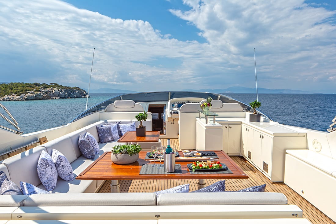 divine motor yacht fly - Valef Yachts Chartering