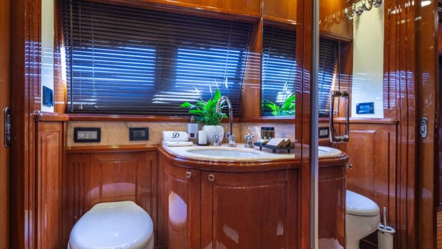 divine motor yacht wc - Valef Yachts Chartering