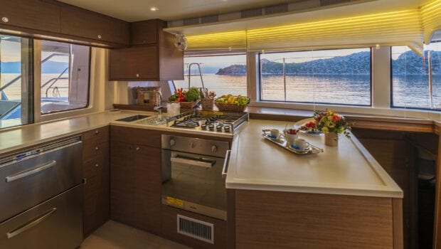 flo catamaran exterior salon (2) - Valef Yachts Chartering