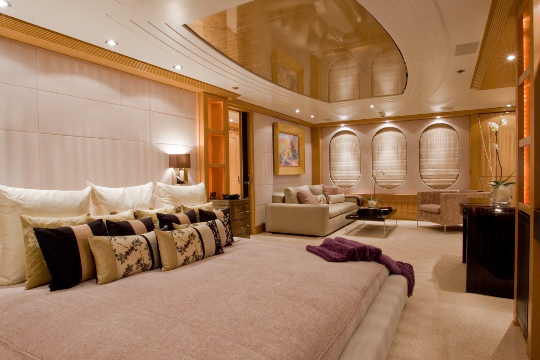 mercury megayacht grand owner suite (4) - Valef Yachts Chartering