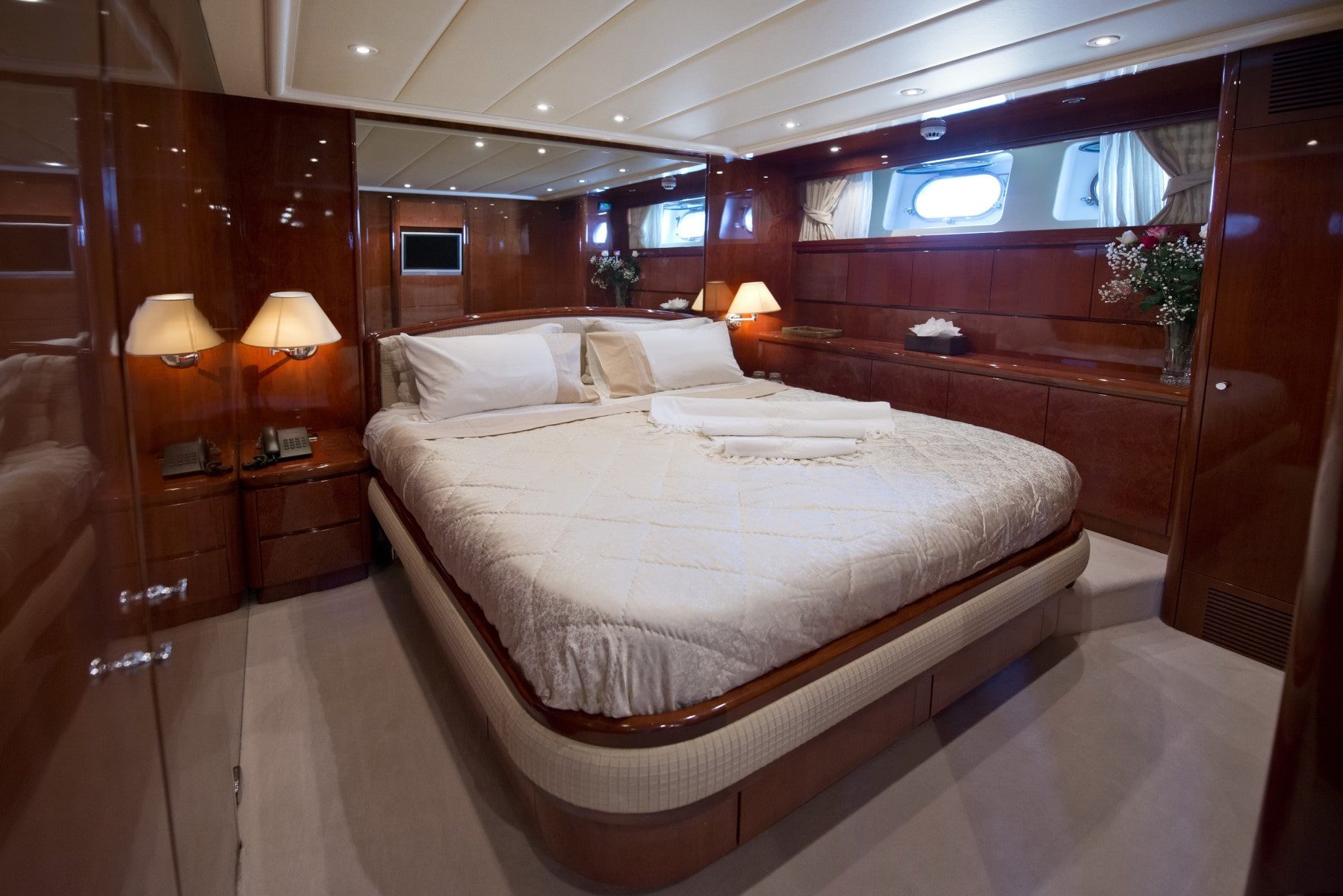 Falcon Island Double Suite Valef min - Valef Yachts Chartering