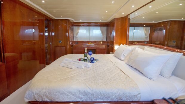 Falcon Island Owners Suite Valef (1) min - Valef Yachts Chartering