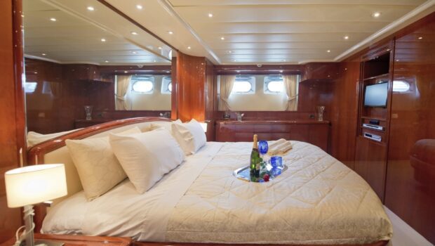 Falcon Island Owners Suite Valef (3) min - Valef Yachts Chartering